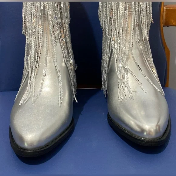 New Cuccoo SZL women’s silver metallic fringe & sequins western boots, Size 6